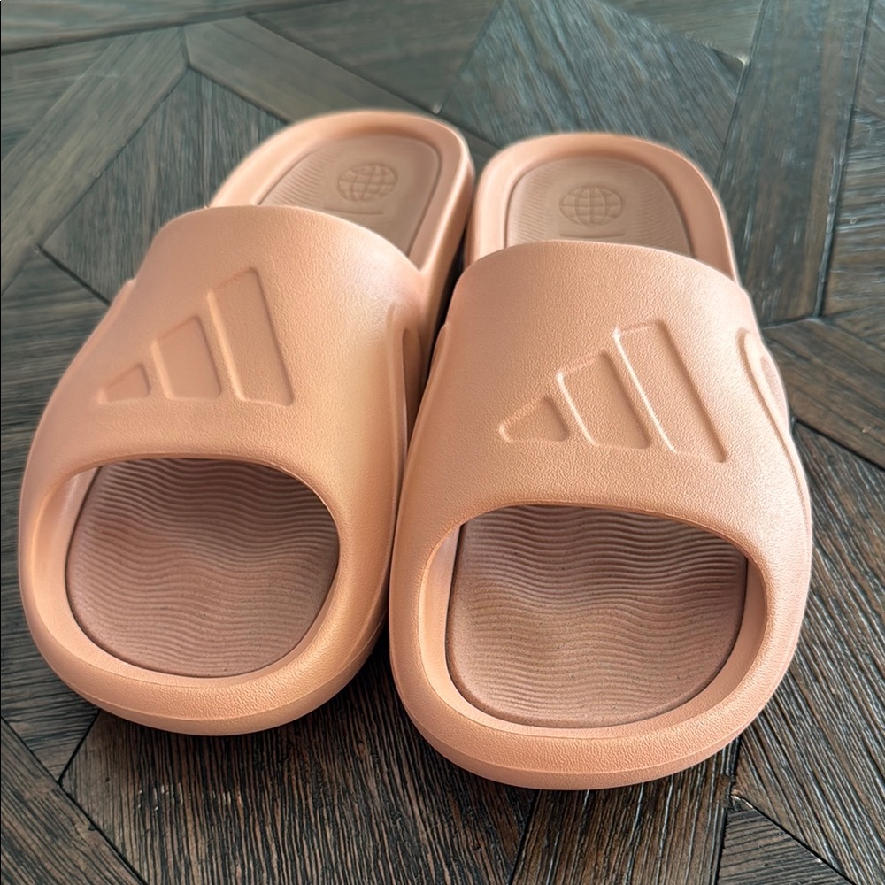 Adidas Unisex Adicane Slide Sandal M9/W10 – Like New!
